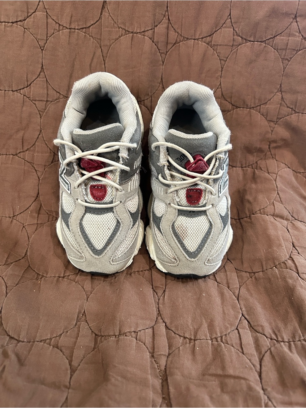 New Balance Gray Sneakers with Maroon Accents - Kids EUC